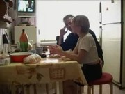 Секс девушки блондинки с молодым парнем на кухне